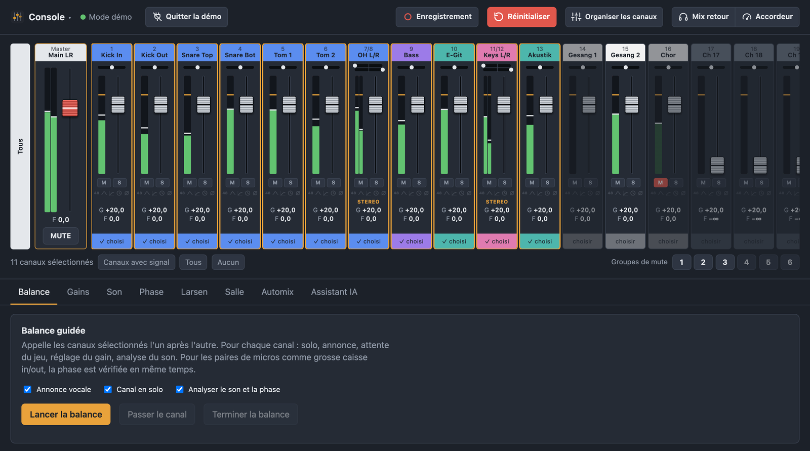 Vue Console de Bandimo avec calques, fader Main LR, tranches et indicateurs de niveau
